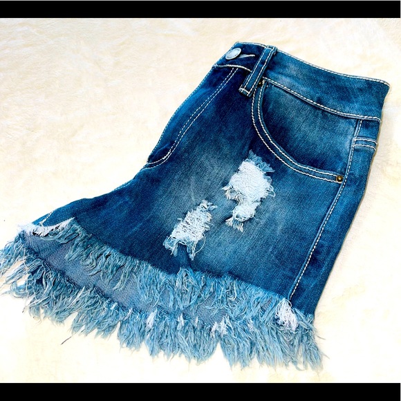 HIGH RISE JEAN SHORTS - Picture 2 of 3